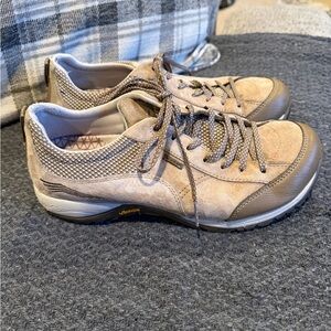 Dansko Paisley Tan Shoes Waterproof size 39